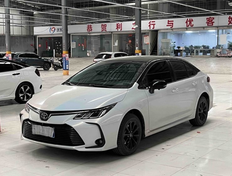 Front view of 2021 Toyota Corolla 1.2T CVT Luxury used car from China
