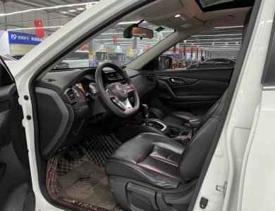 Nissan X-Trail 2017 2.0L CVT Comfort 2WD seats